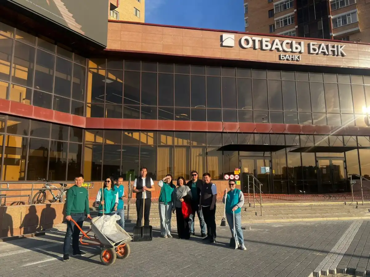 Сотрудники банков поддержали экоакцию в Астане