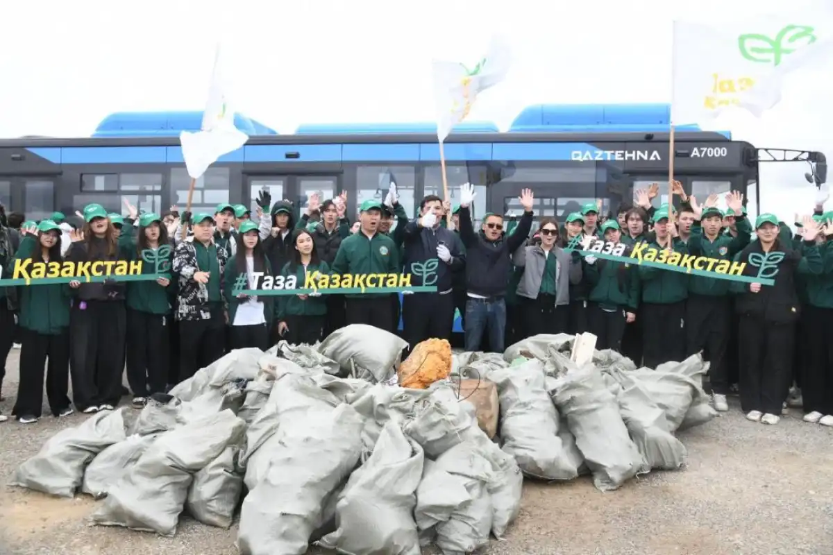Более 100 активистов «Жасыл ел» провели экоакцию в Астане