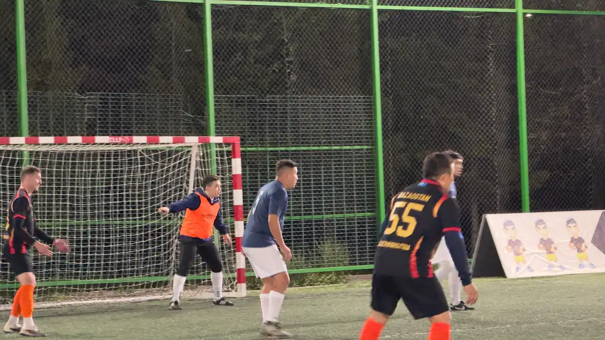 Госслужащие вышли на поле: в Астане стартовал турнир QAZAQSTAN QYZMET CUP