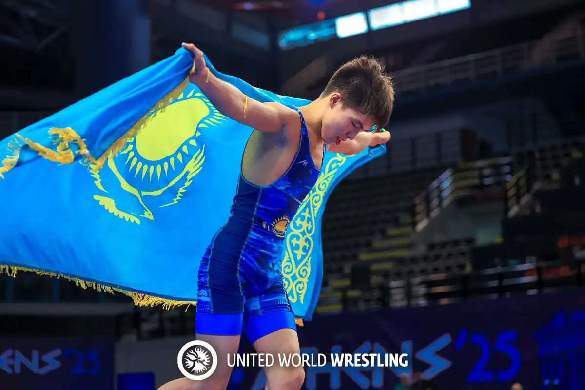 Казахстан завоевал первое золото на юношеском чемпионате Азии по борьбе