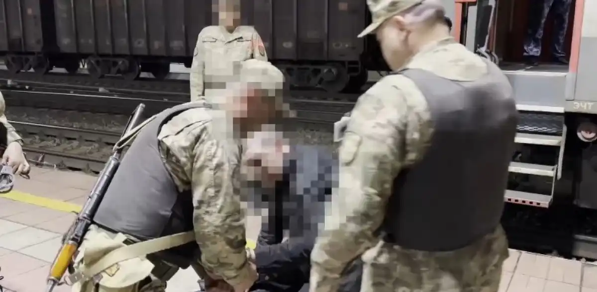 Скрывавшегося 20 лет подозреваемого в разбое экстрадировали в Казахстан