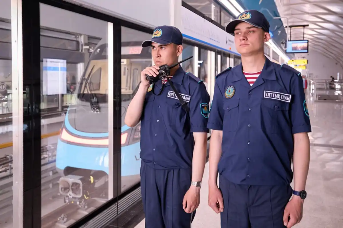 Гвардейцы будут дежурить на станциях LRT в Астане