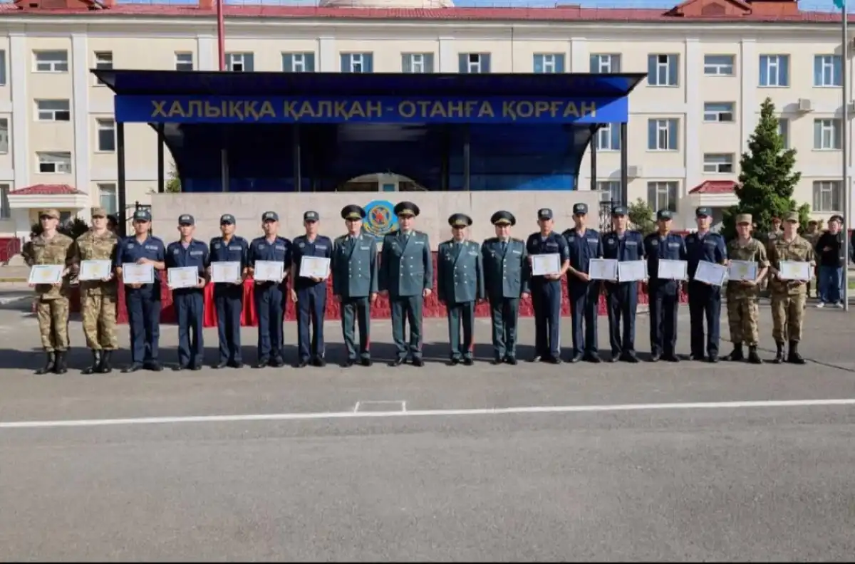 Более 660 образовательных грантов получили срочники-гвардейцы в Астане
