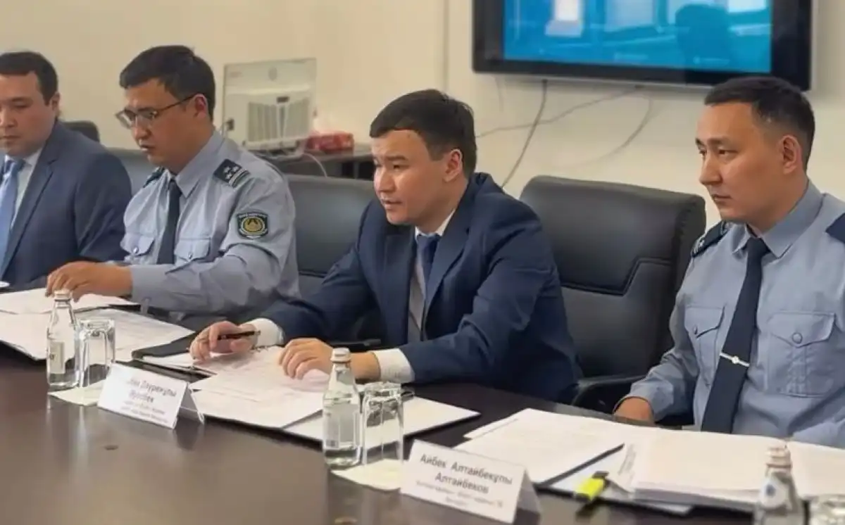 Жители столичного района «Есиль» смогли задать вопросы прокурорам и полицейским