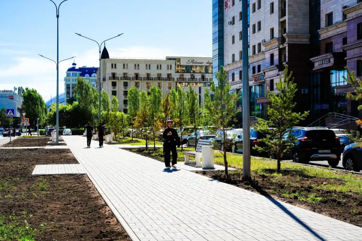 В Астане открылась Аллея Конституции