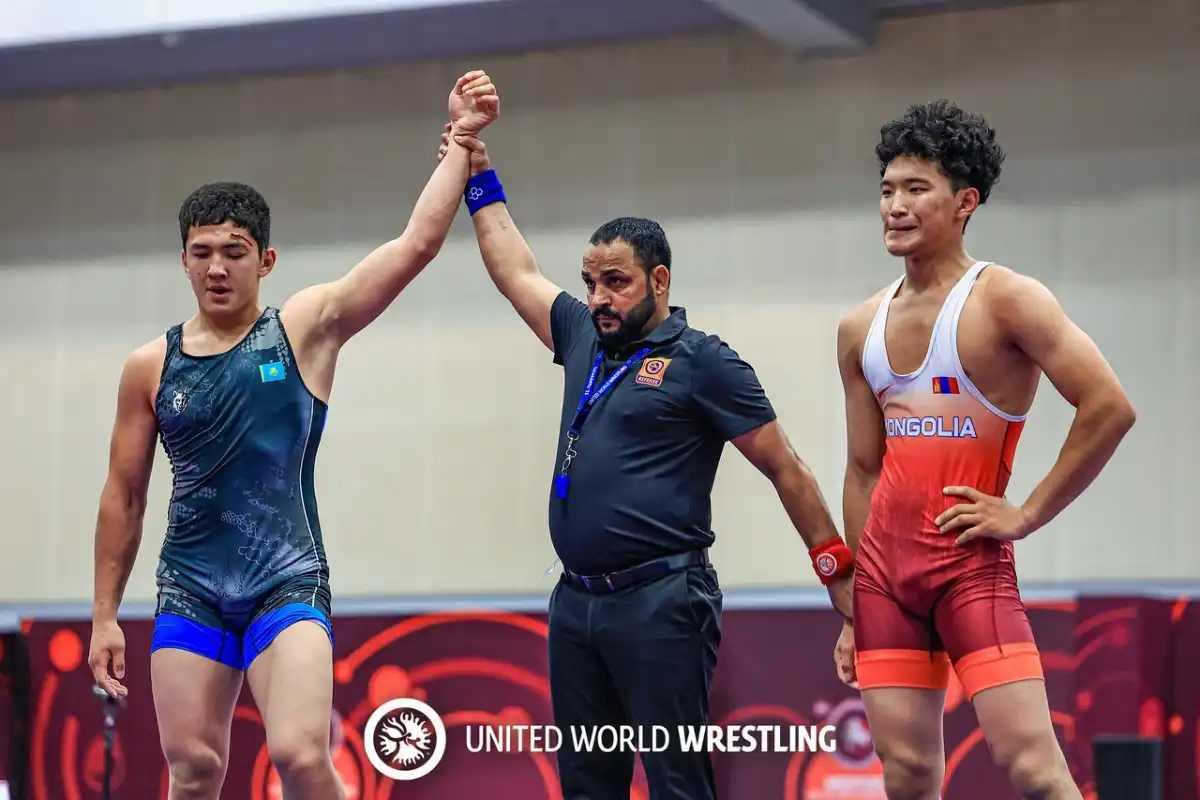 Казахстан завоевал 2 серебра на чемпионате Азии U20 по греко-римской борьбе