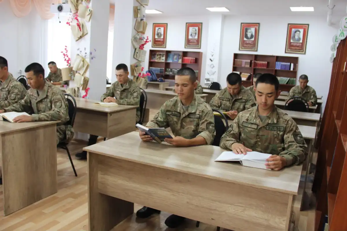 Военнослужащие Нацгвардии прочитали более 4 тысяч книг в рамках челленджа