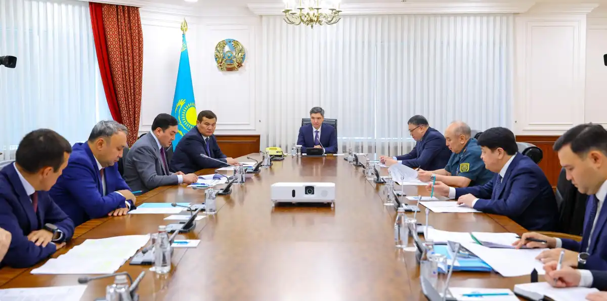 Олжас Бектенов поручил усилить контроль за рынком ГСМ