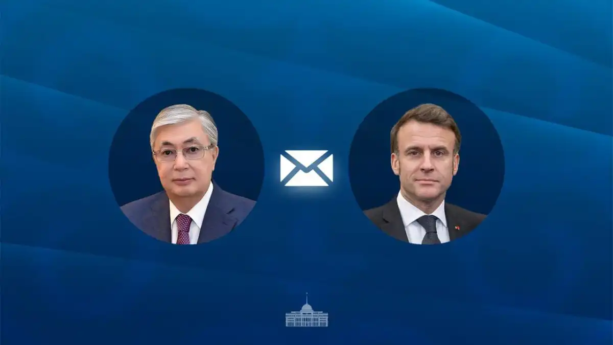 Токаев поздравил Макрона с национальным праздником Франции