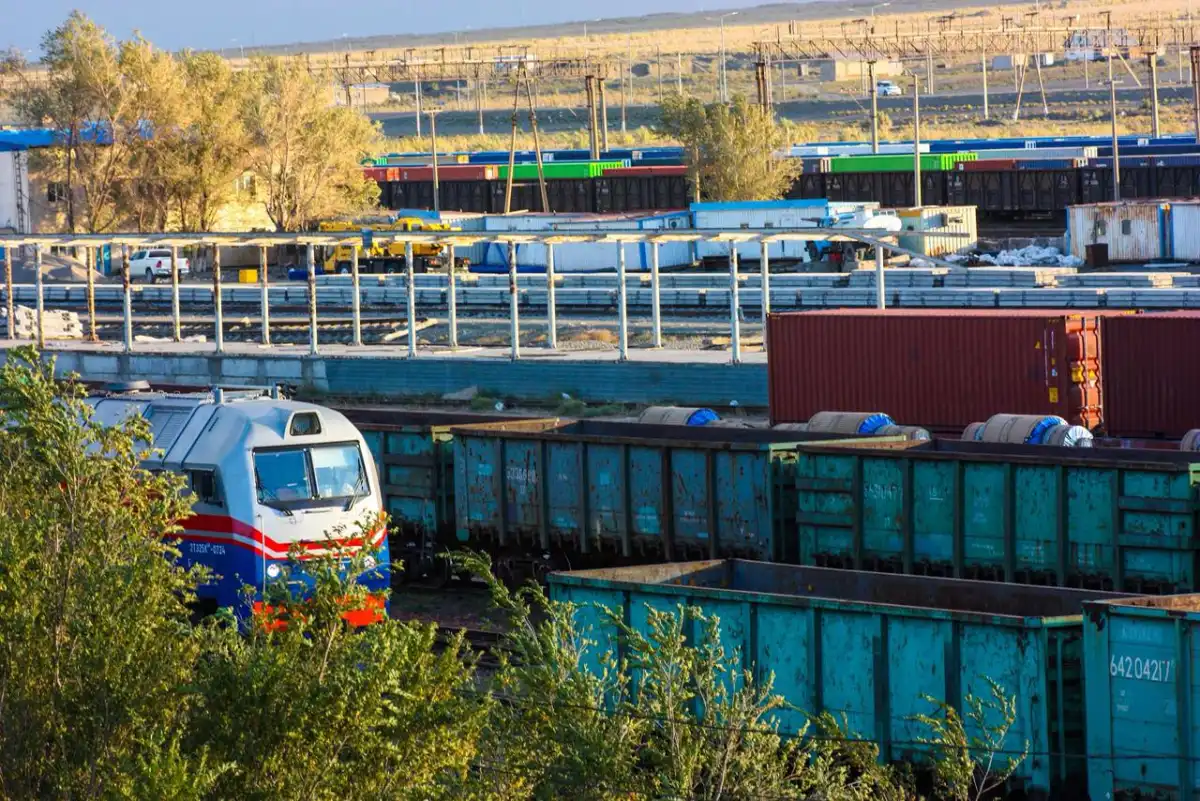 Объем грузоперевозок между Казахстаном и Китаем вырос на 9% за пол года