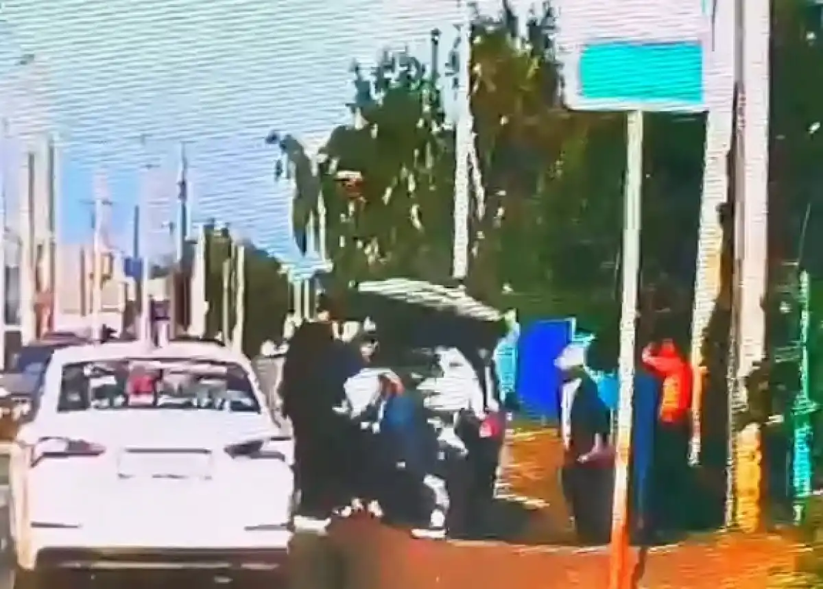 Пешехода похитили после замечания водителю в Актобе – ВИДЕО