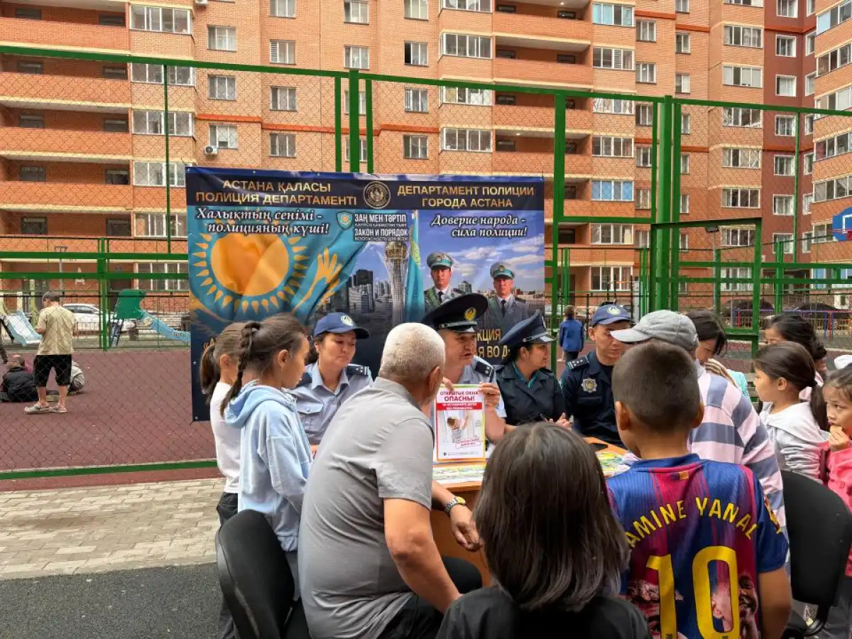 Акция «Прием граждан во дворах» проходит в Астане