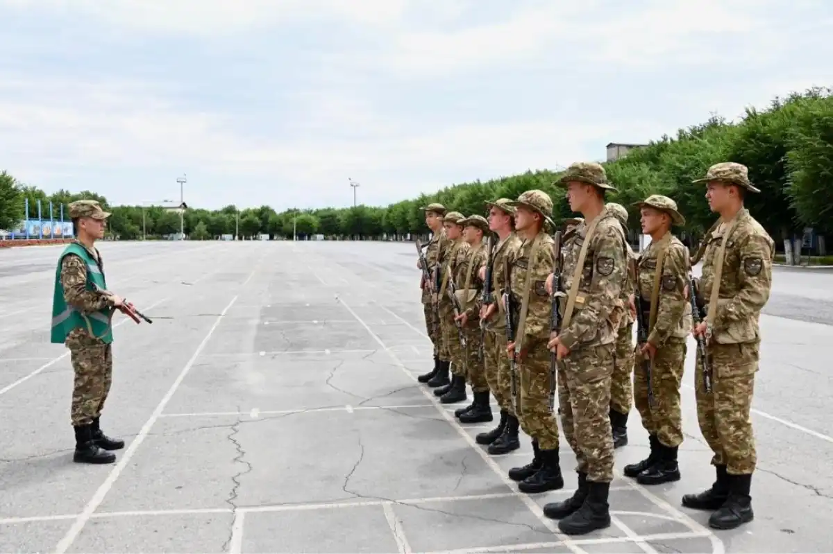 6 пар братьев-близнецов одновременно служат в Гвардейском гарнизоне