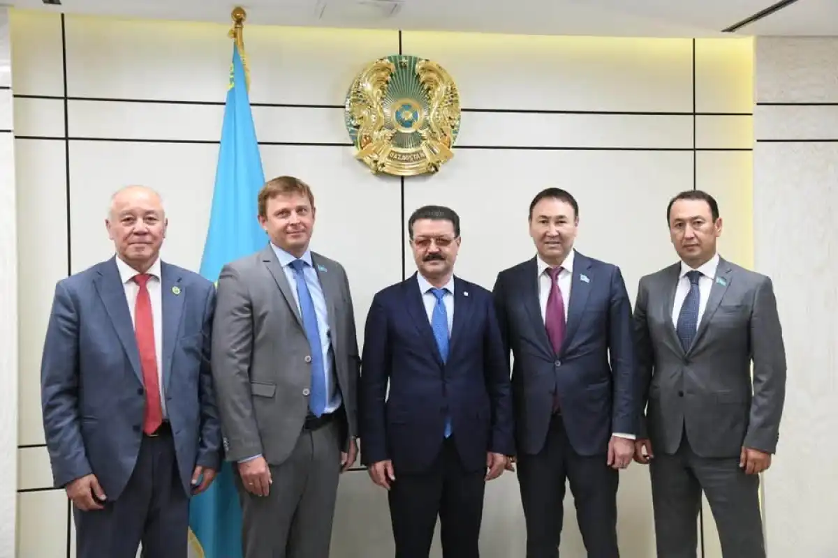 Председателя Общественного совета Астаны Зулфухара Гаипова торжественно проводили на новую должность