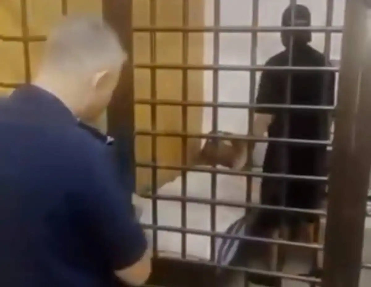 Павлодарца арестовали на 20 суток за маты в соцсетях