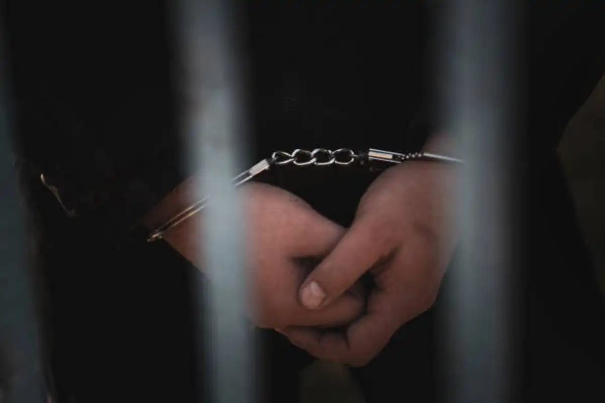 Из Вьетнама в Казахстан экстрадировали мужчину за нападение с ножом на мать