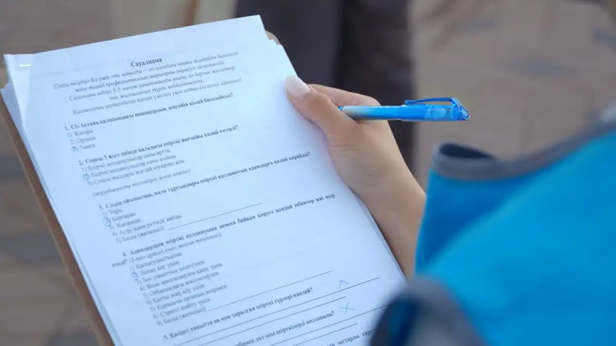 Полиция Астаны провела опрос среди жителей по вопросам профилактики наркоугрозы
