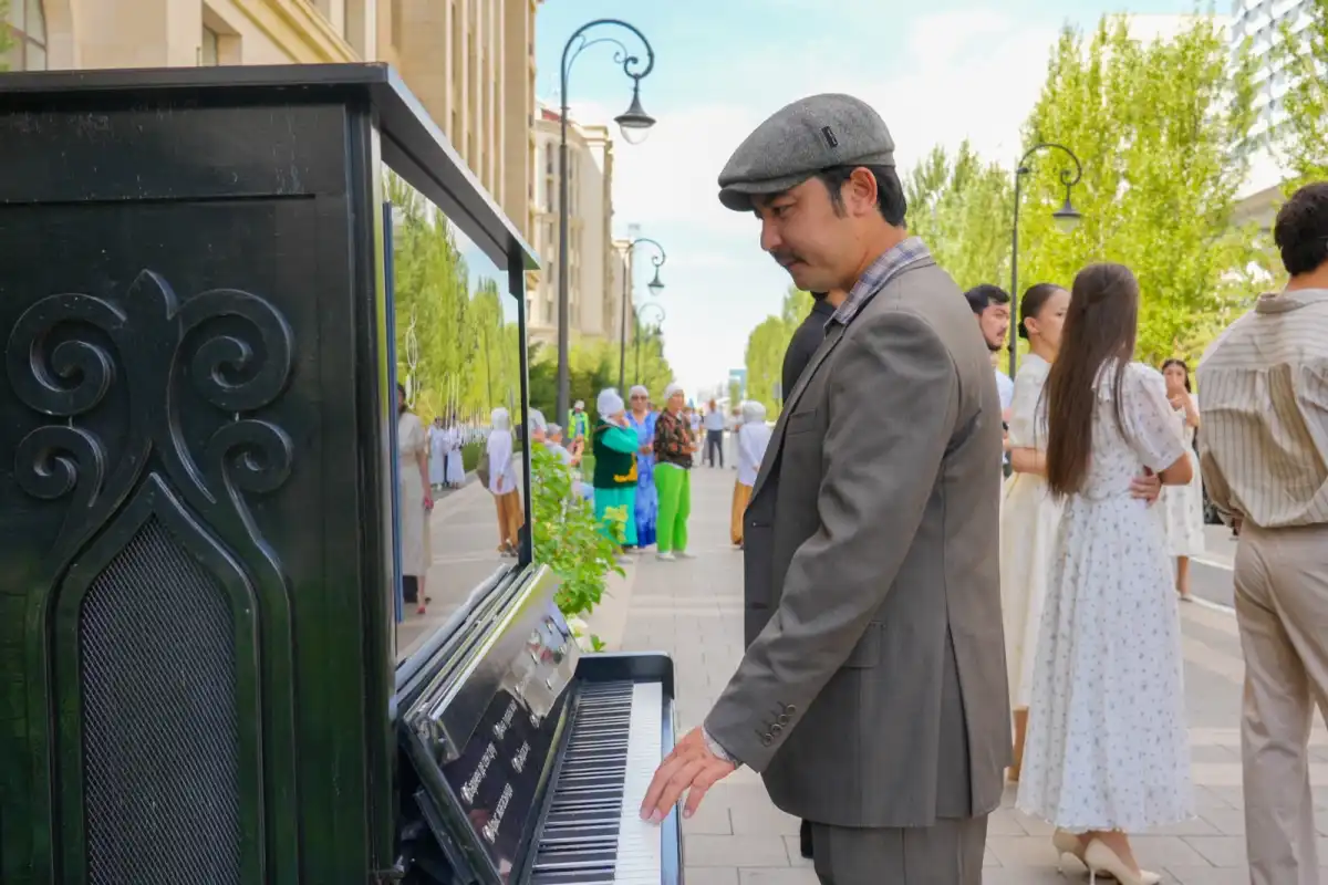 В Астане прошли перформансы, посвященные Шамши Калдаякову