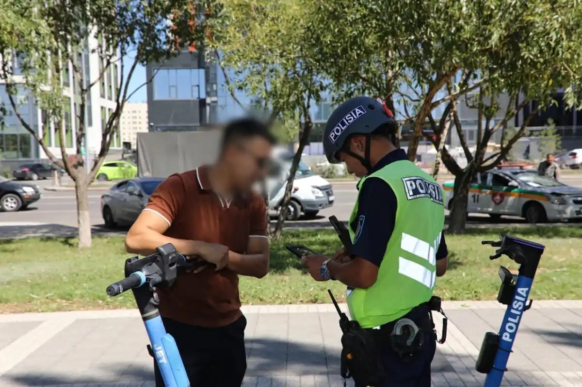 Электросамокатам запретят ездить по тротуарам с 25 августа в Астане