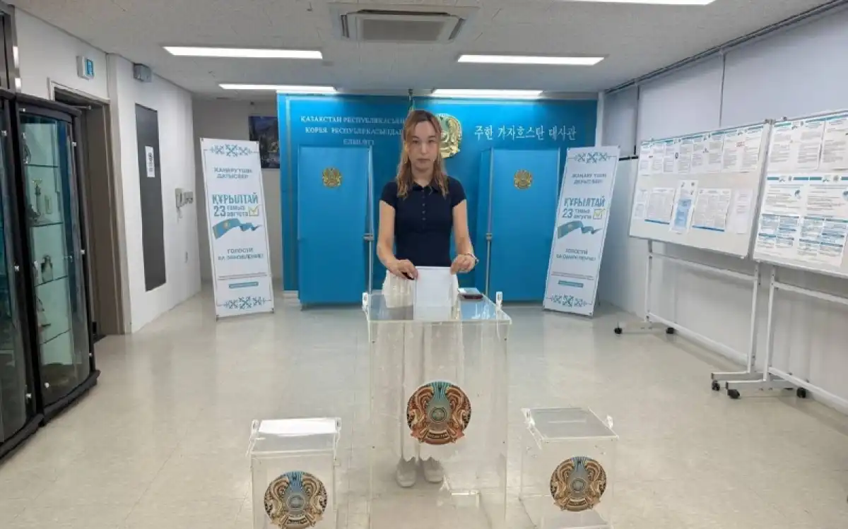 Студентка из Казахстана первой в Сеуле проголосовала на выборах в Курултай