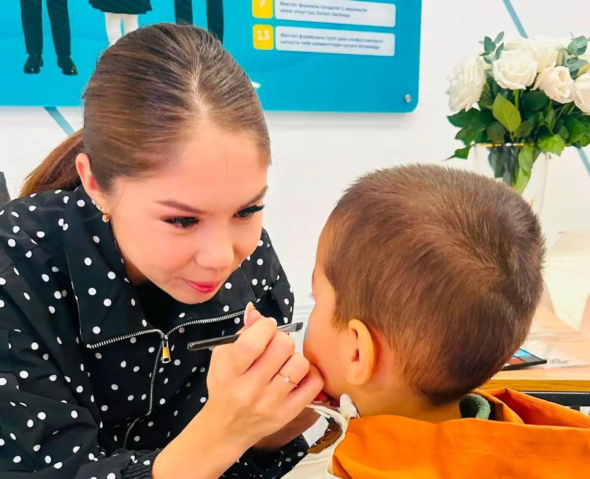 Творческую зону для детей организовали на одном из избирательных участков в Астане