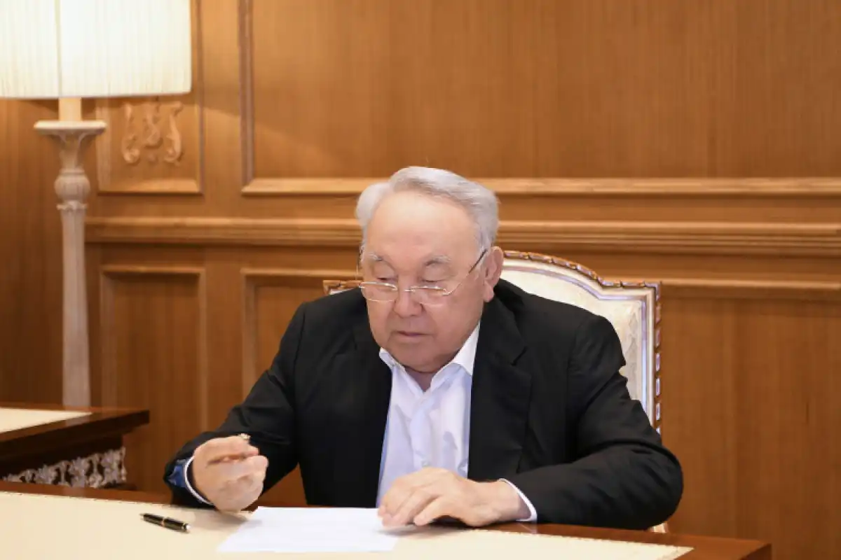 Нурсултан Назарбаев проголосовал на выборах из дома