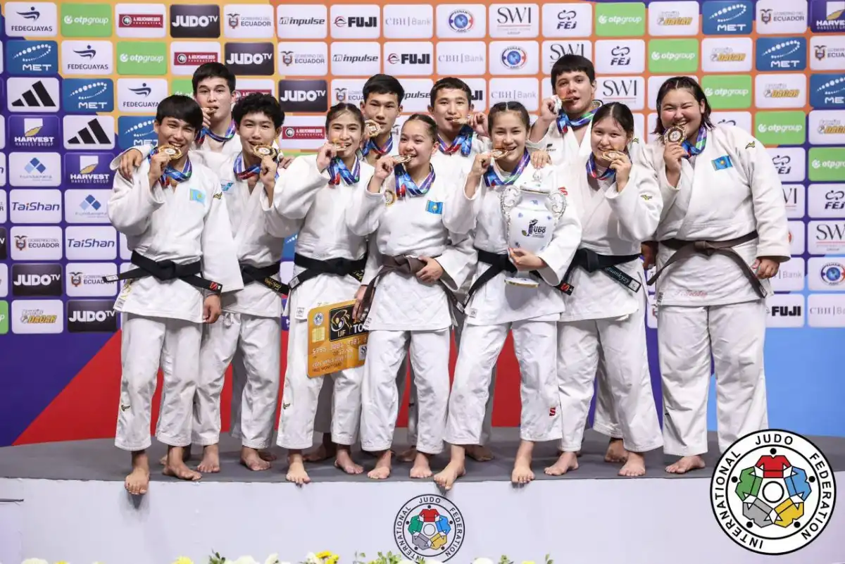 Казахстан впервые выиграл командное золото чемпионата мира по дзюдо среди кадетов