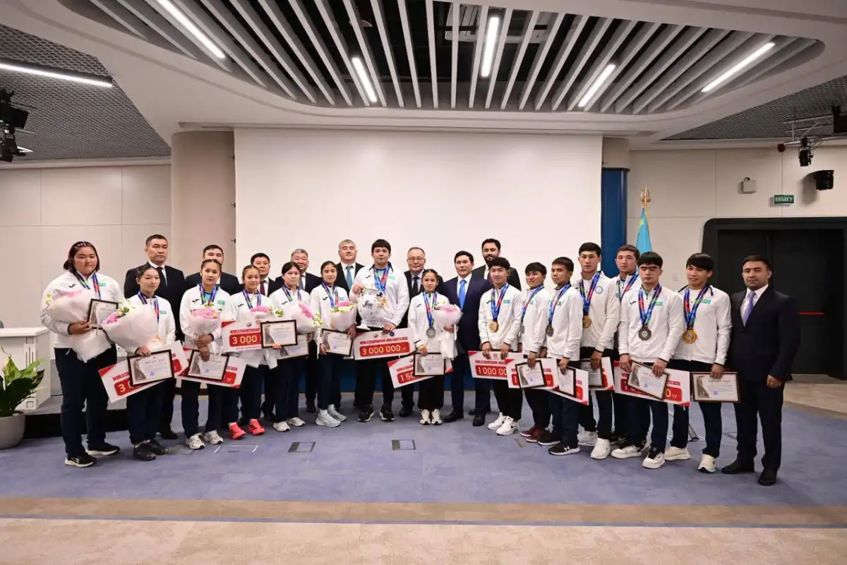 Победителей чемпионата мира среди кадетов по дзюдо наградил Ербол Мырзабосынов