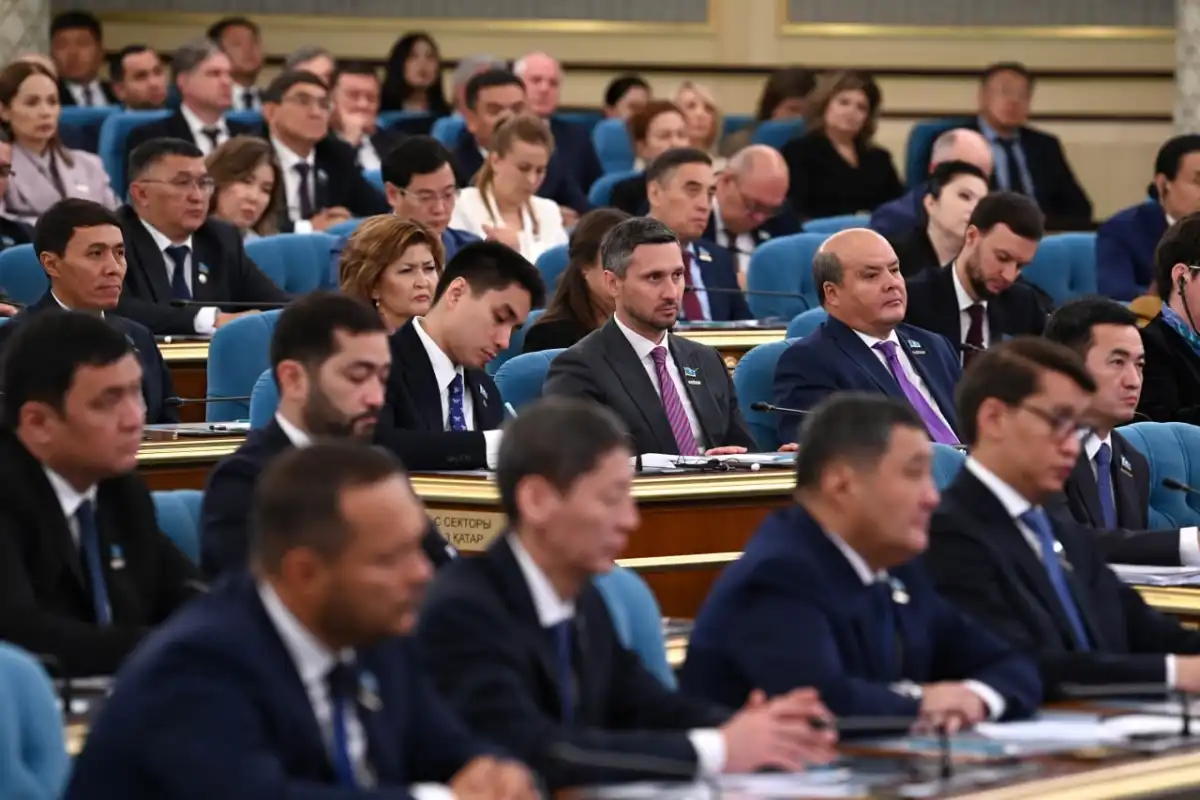 Токаев поддержал запрет на регистрацию детей младше 16 лет в соцсетях