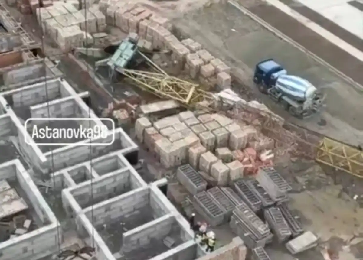 Мужчина погиб при обрушении строительного крана в Астане
