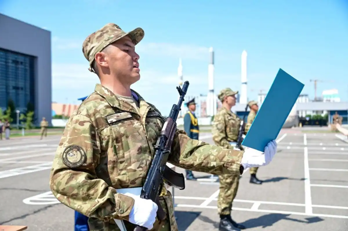 23 тысячи казахстанцев призовут в армию этой осенью
