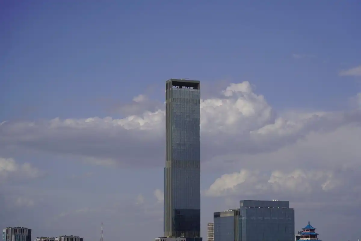 Смотровую площадку на Abu Dhabi Plaza предложили открыть в Астане