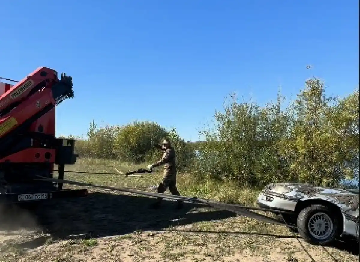 Спасатели вытянули из реки затонувший автомобиль в СКО – ВИДЕО