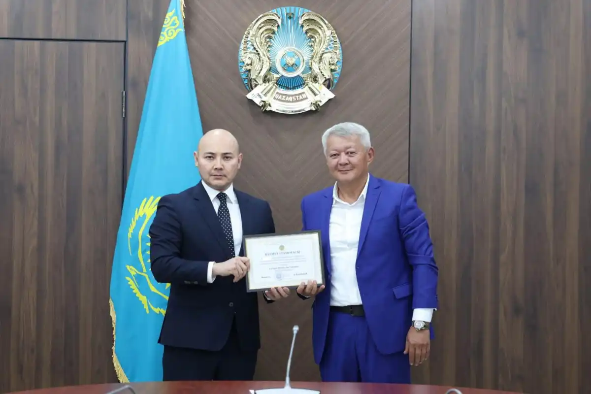 Столичный специалист награжден в честь Дня казахской тазы