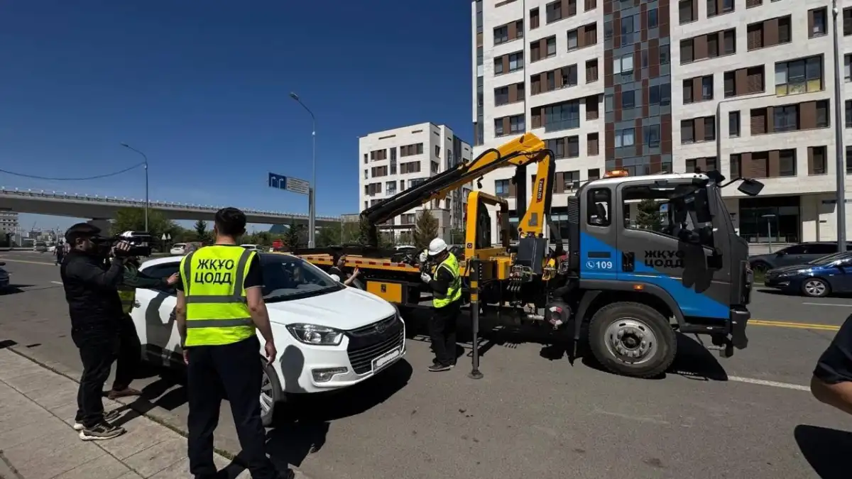 Водителям в Астане напомнили о важности правил остановки и стоянки