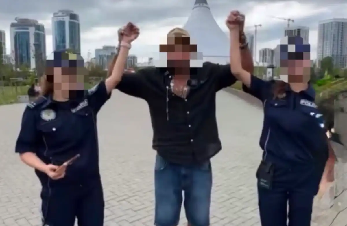 В Астане сотрудниц туристической полиции уволили после скандального видео