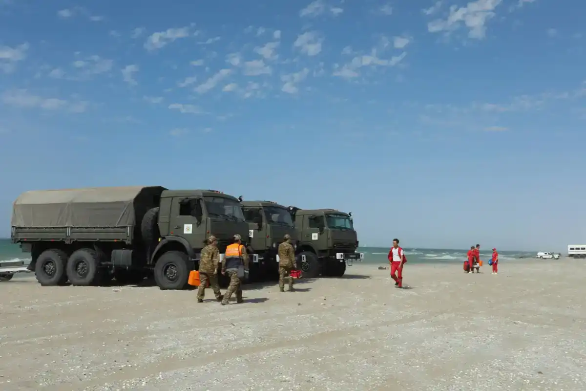 Выживших во время учений на Каспии военнослужащих наградили медалями