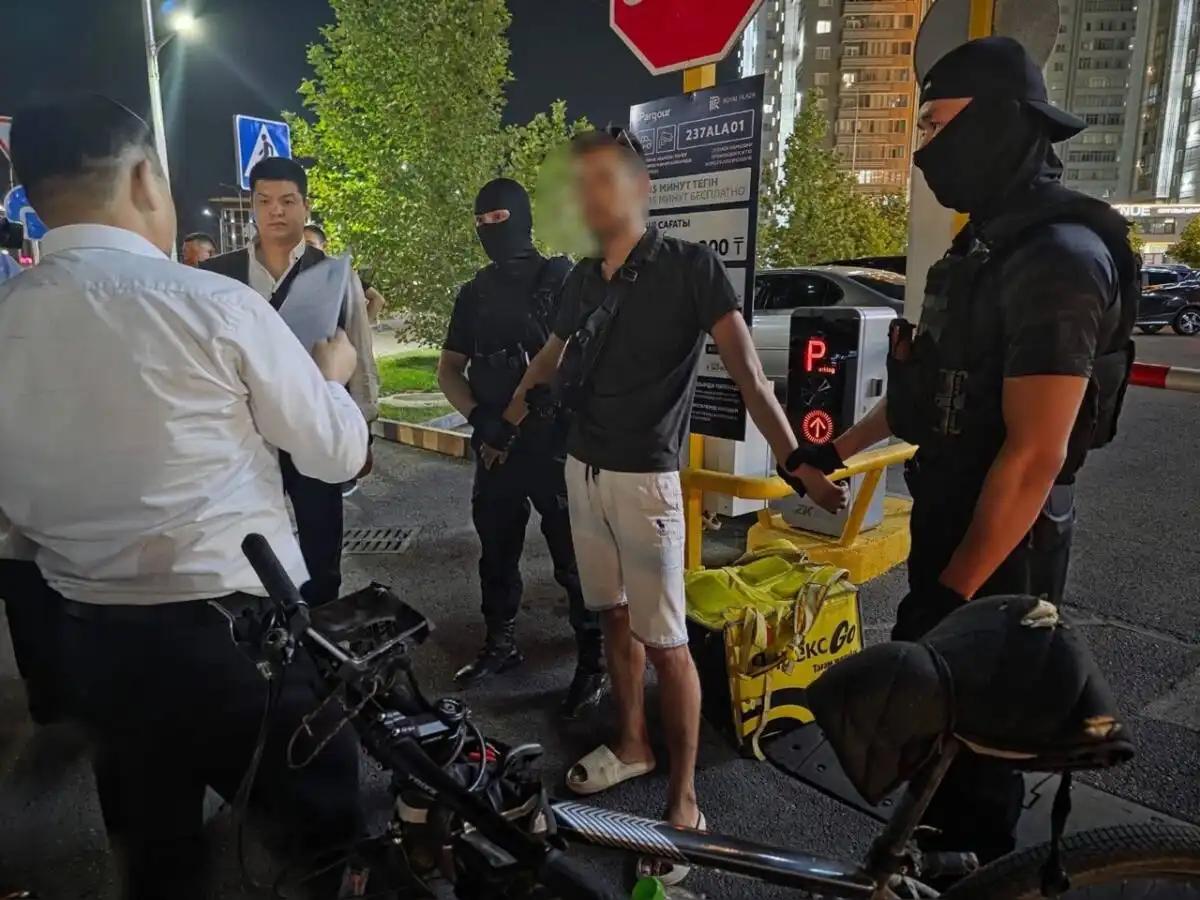 Знакомился с детьми и просил отправлять интимные видео: подозреваемого задержали в Шымкенте