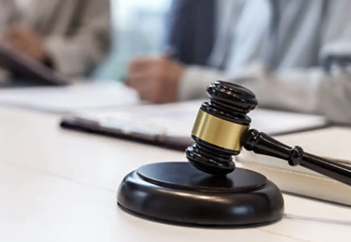 В Астане продавец отказался принимать карту и проиграл суд