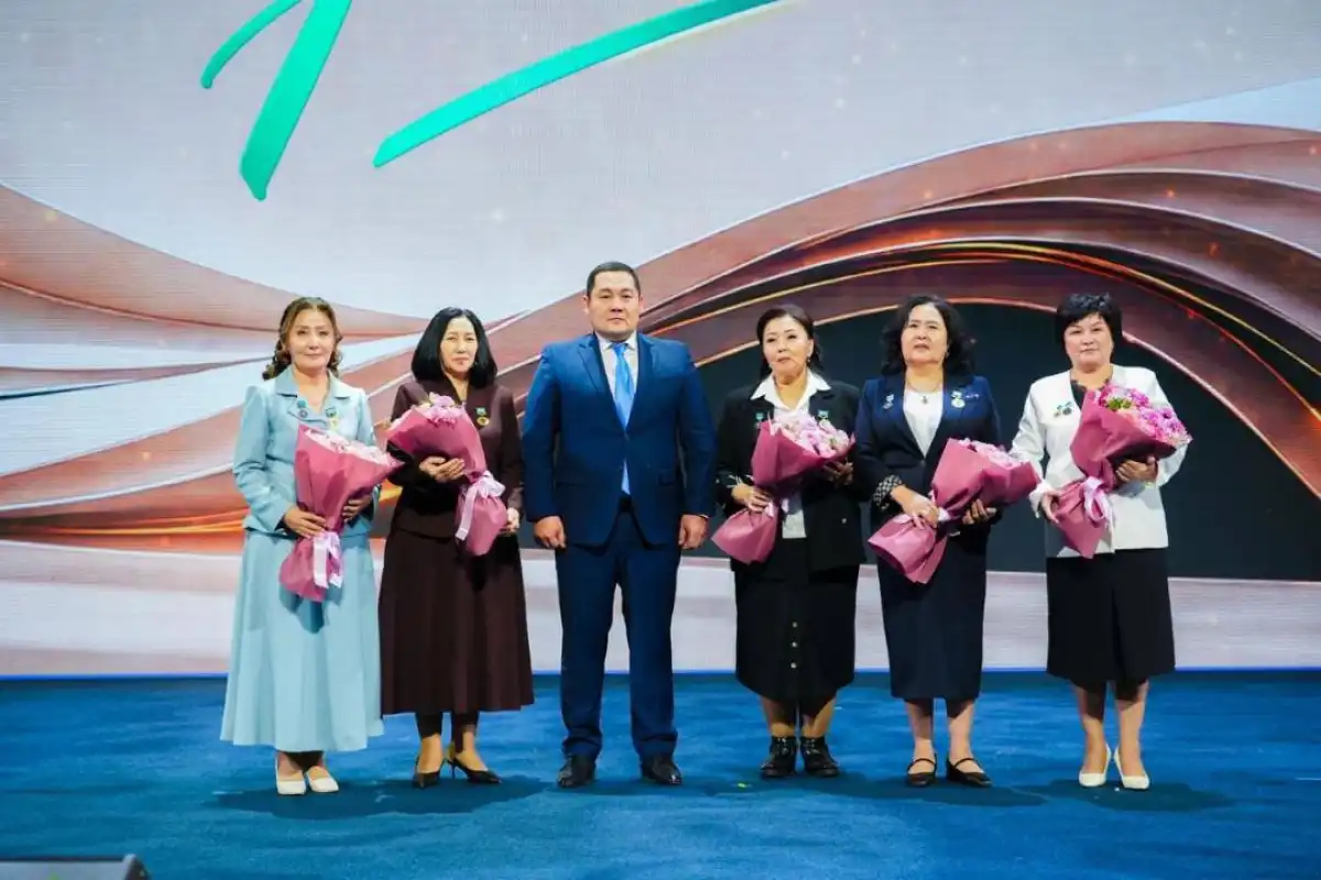 Столичных педагогов поздравили с Днем учителя праздничным концертом