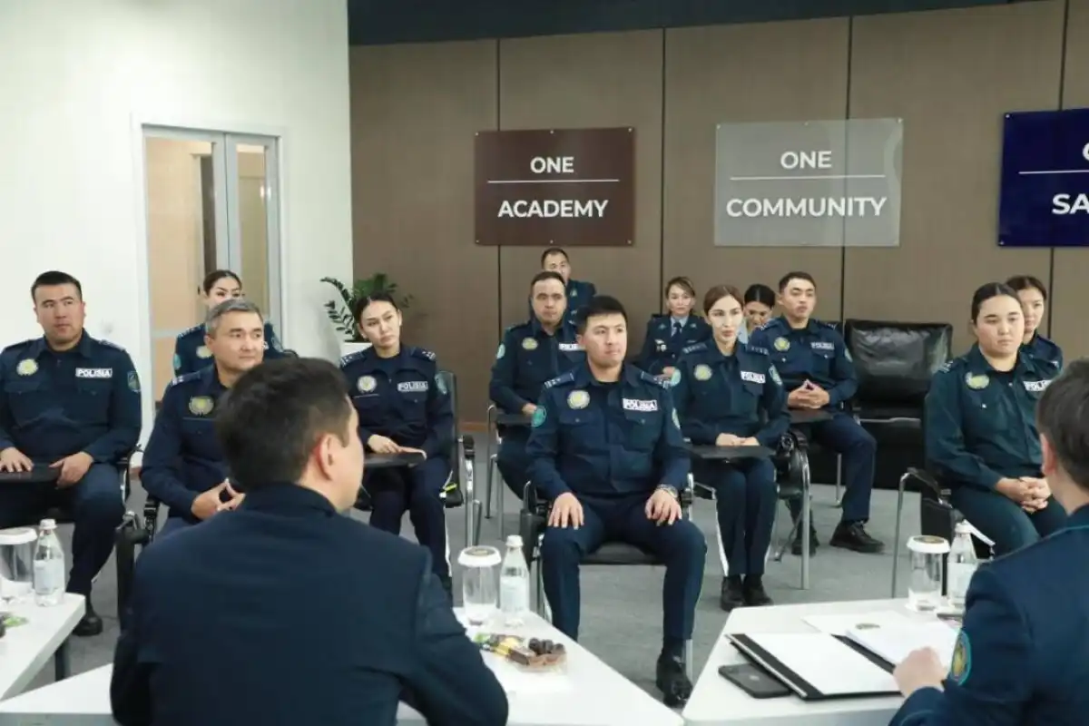 English Club для сотрудников туристической полиции открыли в Астане