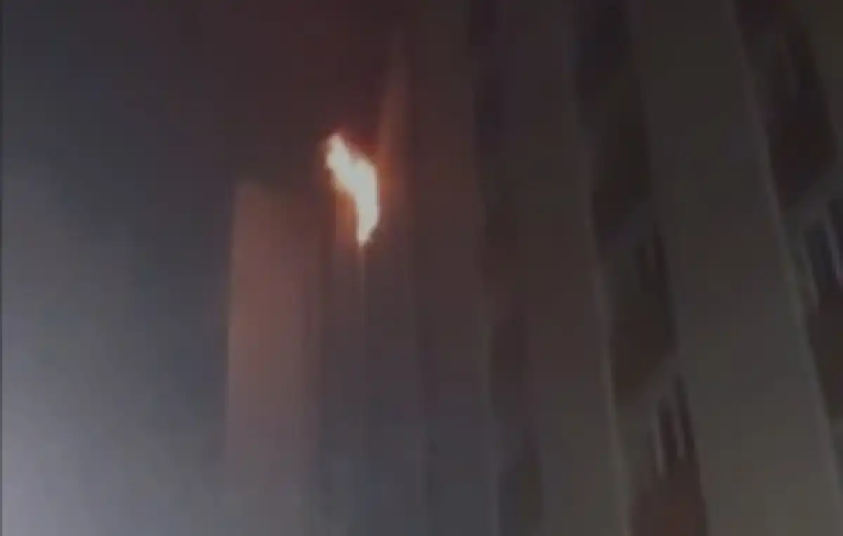 Студенческое общежитие загорелось в Усть-Каменогорске - ВИДЕО