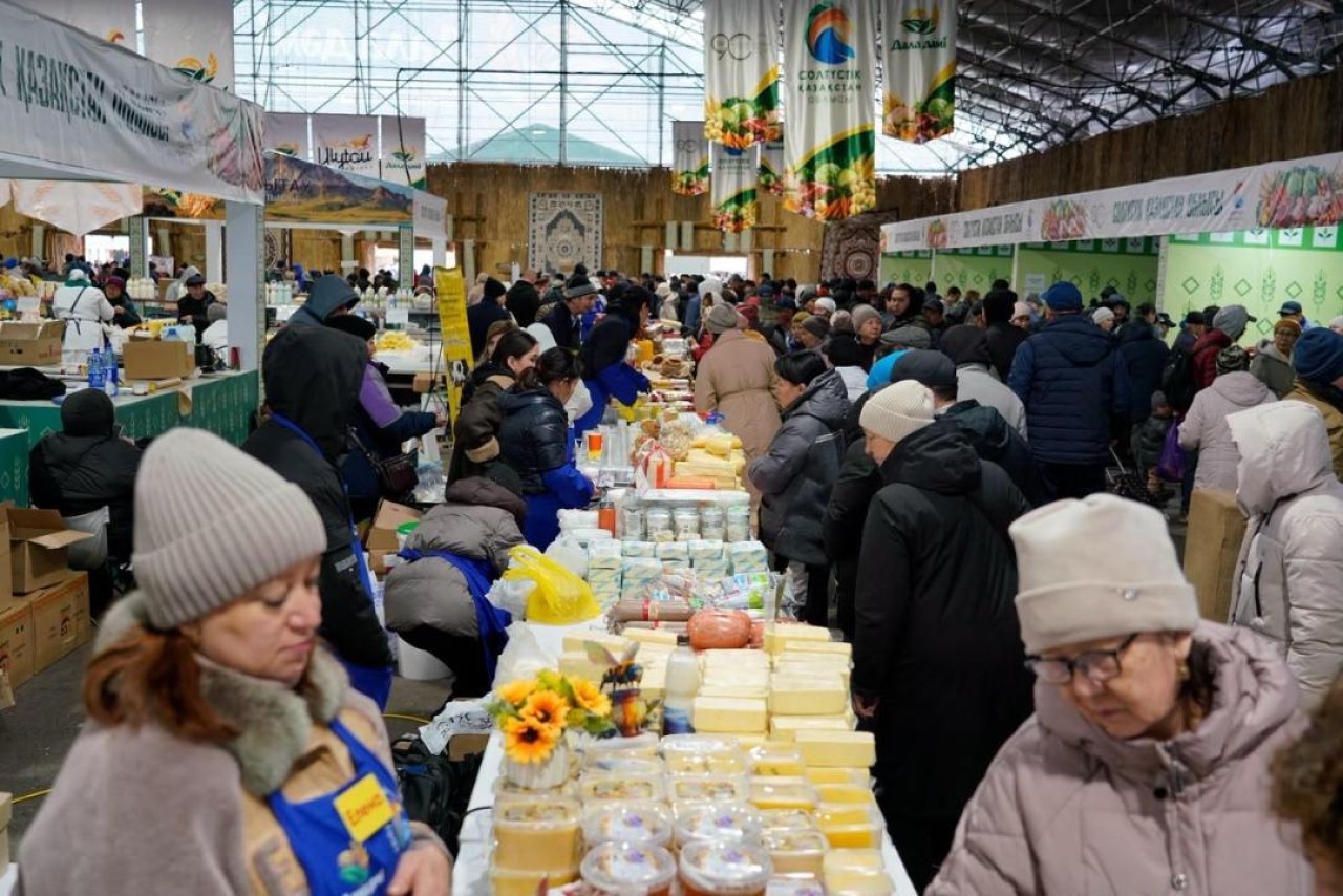 Более 1 600 тонн продуктов привезли на сельхозярмарку в Астану