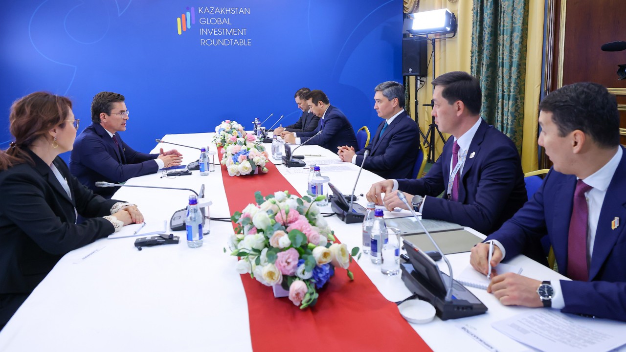 Олжас Бектенов обсудил с инвесторами строительство заводов и производство спутников в Казахстане