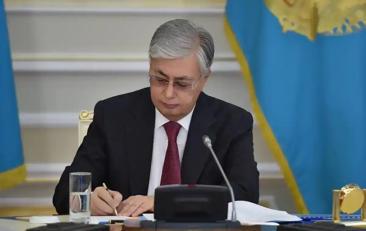 Накануне Дня Республики Президент подписал Указ о присуждении ряду граждан государственных наград