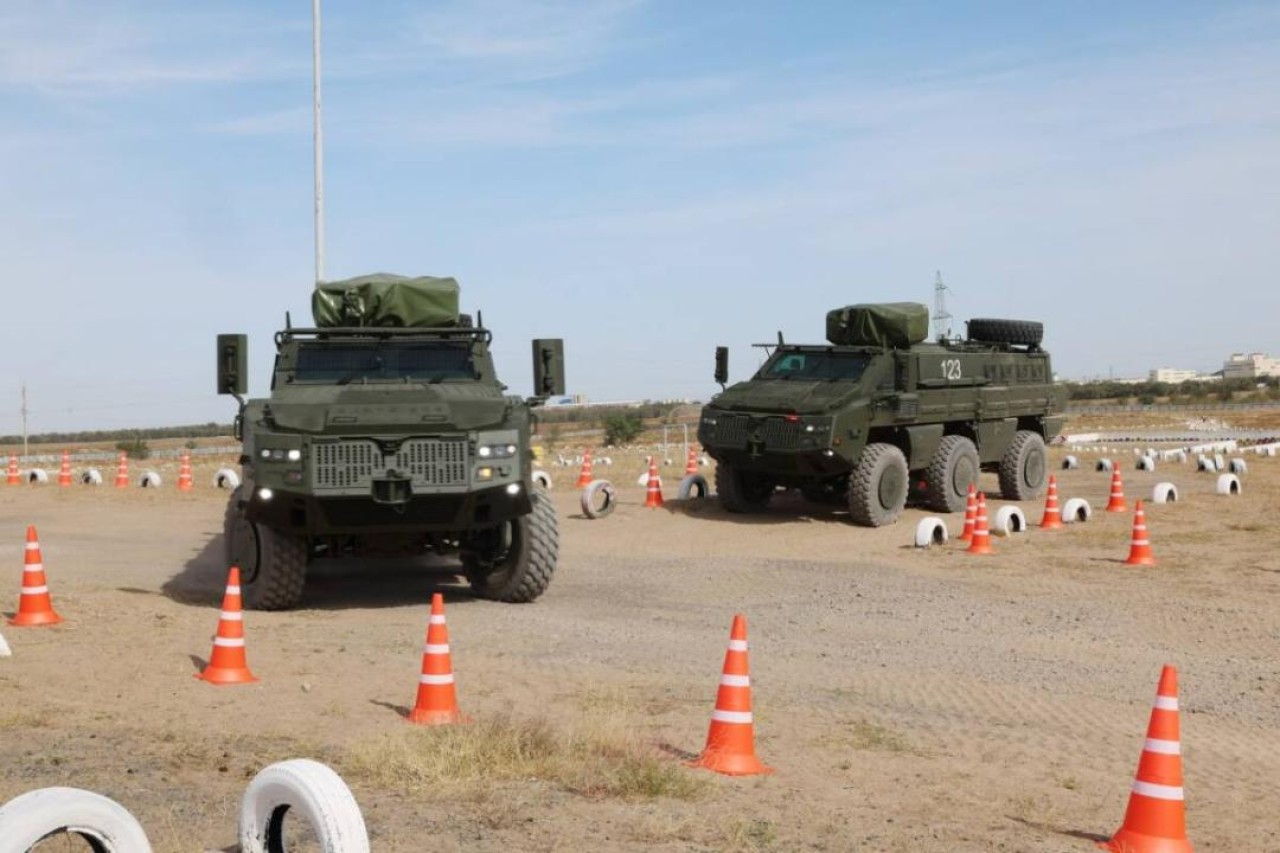 Нацгвардейцы осваивают новые казахстанские броневики «Барыс 6х6»